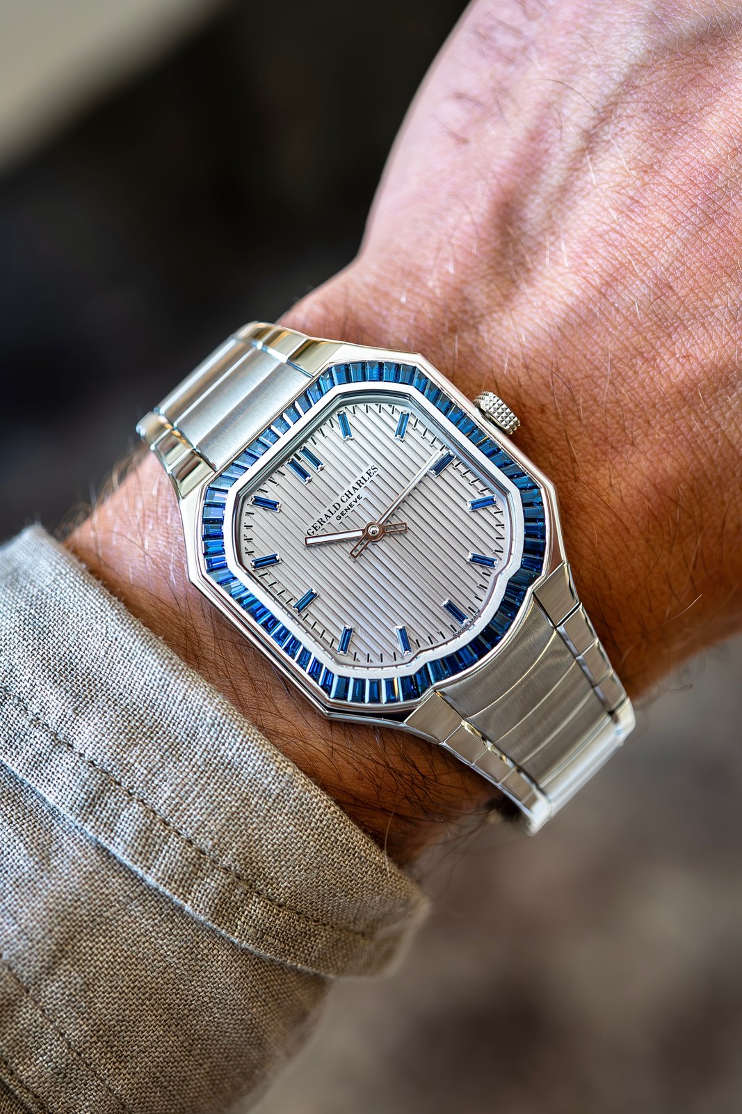 The blue Masterlink Gem-Set seen from the crown side, showing the raised white-gold bezel above the steel case and the brushed and polished bracelet