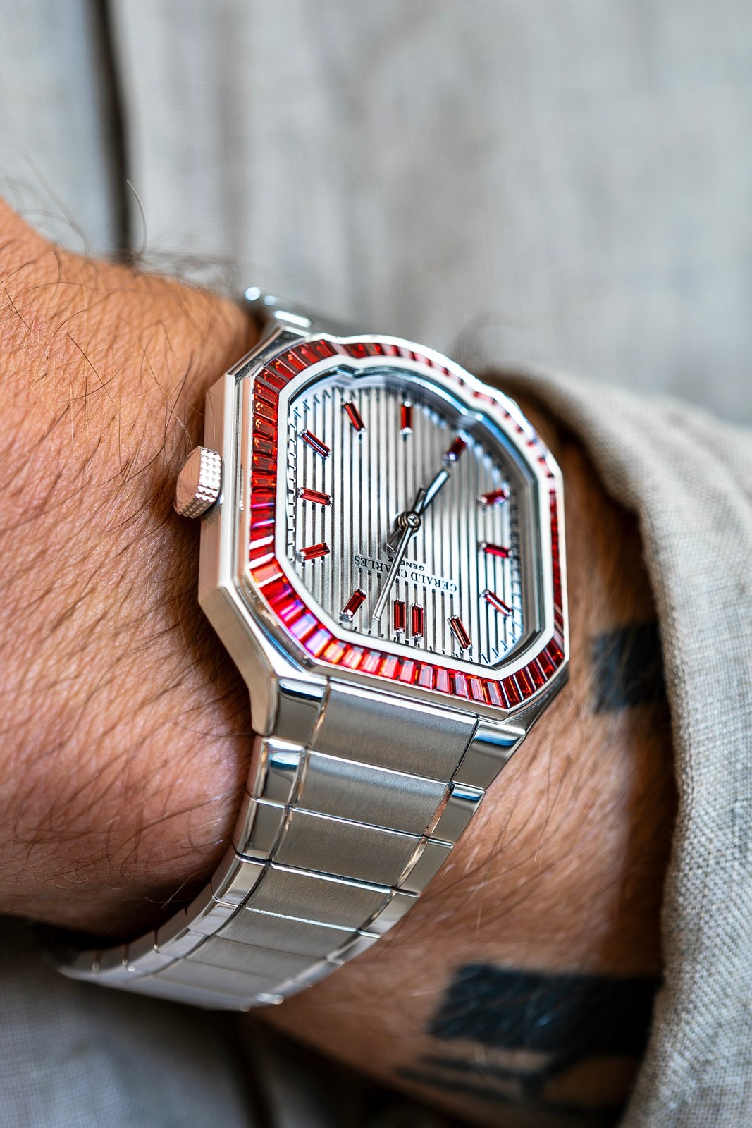 The red sapphire Masterlink Gem-Set on a wrist, seen from the crown side