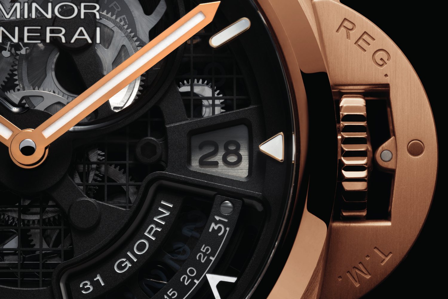 Dial macro: the 31 Giorni power reserve scale curving along the movement's edge, date window at 3
